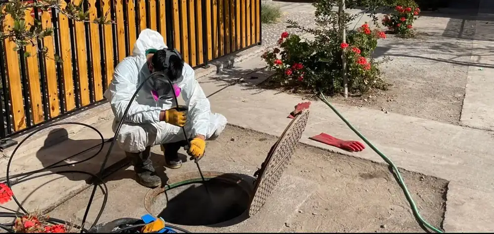 Trabajo de limpieza técnica realizado en una instalación sanitaria